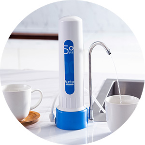 凈水機(jī)，有的凈水機(jī)使用的是黑金膜（石墨烯膜），有的是陶瓷膜供用戶(hù)選擇。